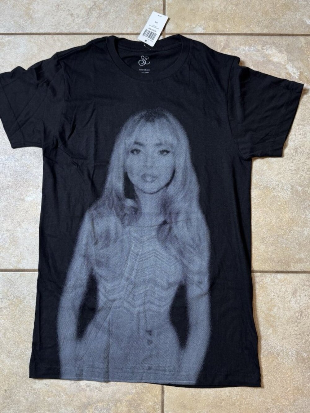 Sabrina Carpenter Black & White Portrait T-Shirt Size SMALL New With Tags